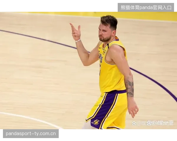 东契奇无视防守后撤步稳稳写进highlight