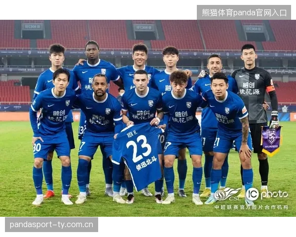 中超武汉三镇戴维森突破训练稳提升，引领球队冲刺新高度