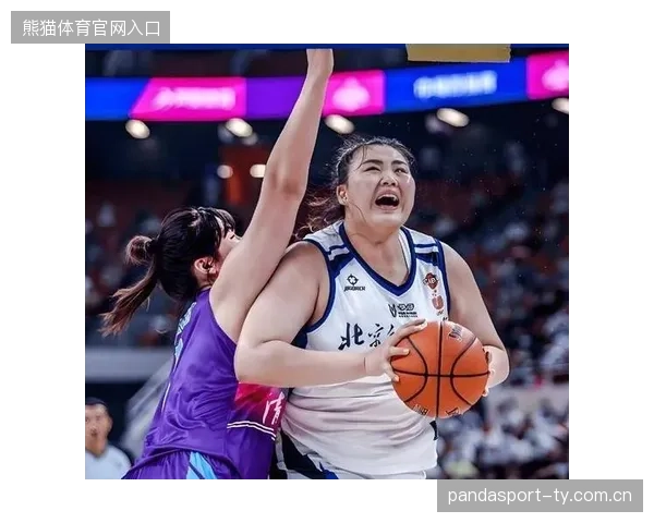 刘禹彤面对包夹：从“包围”到“包容”的智慧之旅